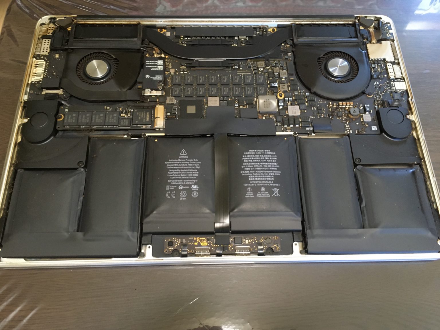 MacBook Pro,15inch,2015Mid,A1398のバッテリー交換。 | ユトリデラックス